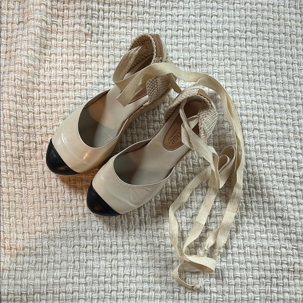 Chic Two-Tone Espadrille Wedges